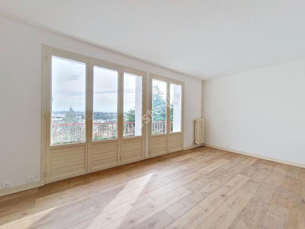 A LOUER APPARTEMENT 3 PIÈCES ENTIÈREMENT RÉNOVÉ ET TRÈS LUMINEUX POITIERS OUEST QUARTIER DES ROCS