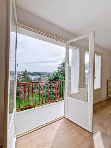 A LOUER APPARTEMENT 3 PIÈCES ENTIÈREMENT RÉNOVÉ ET TRÈS LUMINEUX POITIERS OUEST QUARTIER DES ROCS