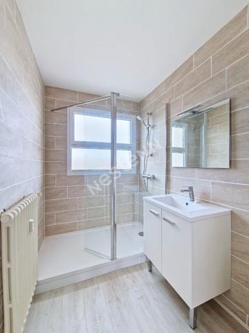 A LOUER APPARTEMENT 3 PIÈCES ENTIÈREMENT RÉNOVÉ ET TRÈS LUMINEUX POITIERS OUEST QUARTIER DES ROCS