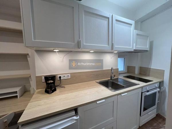 Location Appartement 1 pièces 25 m2 à Roquebrune-sur-Argens