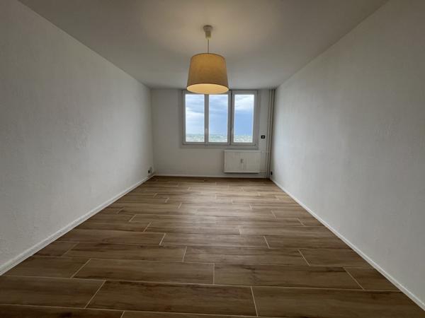 Appartement à louer 620 € CC Joué-lès-Tours 2 p 45 m² DPE C