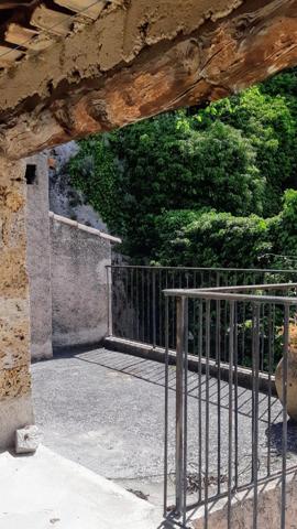 Maison de village avec terrasse et vues dégagées