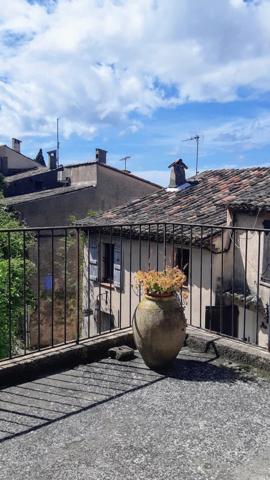 Maison de village avec terrasse et vues dégagées