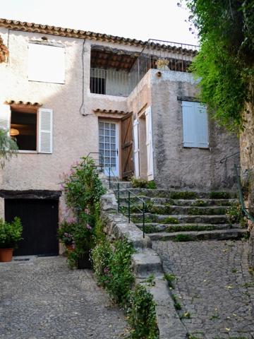 Maison de village avec terrasse et vues dégagées