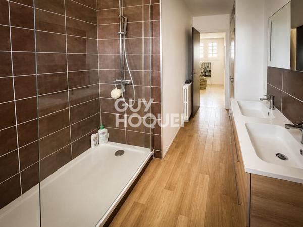MAISON À VENDRE DE 9 PIÈCES DE 190,68 M²