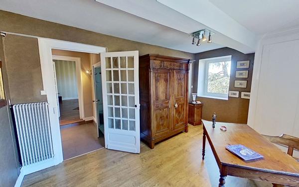 Maison à vendre    6 pièces •  Lentilly