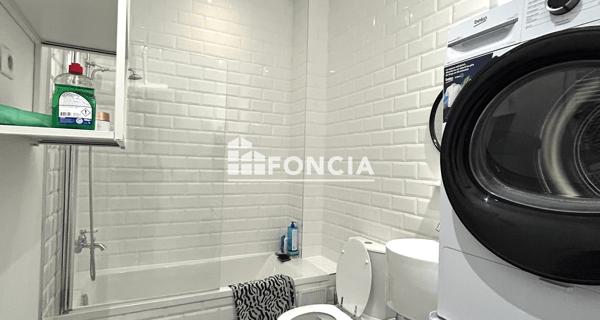 Location Appartement 3 pièces 65.72 m² - Paris 75017