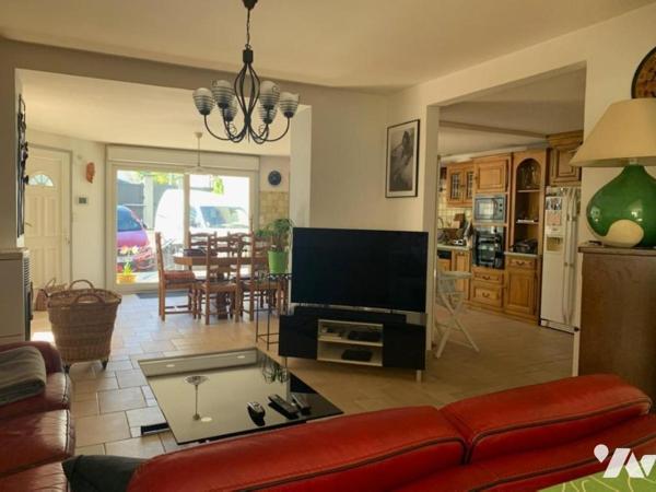 Maison entièrement rénovée avec très grande dépendance à MAREUIL LE PORT