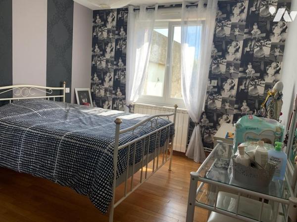 Maison entièrement rénovée avec très grande dépendance à MAREUIL LE PORT