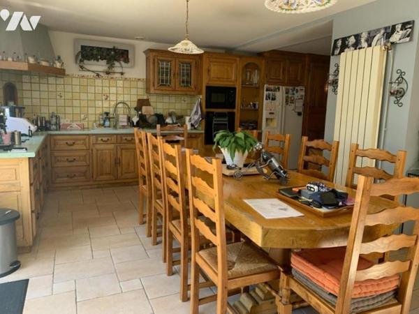 Maison entièrement rénovée avec très grande dépendance à MAREUIL LE PORT