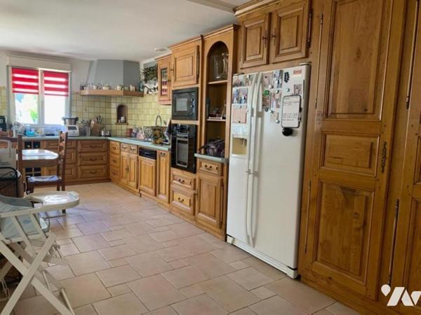 Maison entièrement rénovée avec très grande dépendance à MAREUIL LE PORT