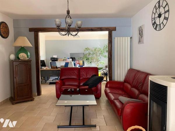 Maison entièrement rénovée avec très grande dépendance à MAREUIL LE PORT