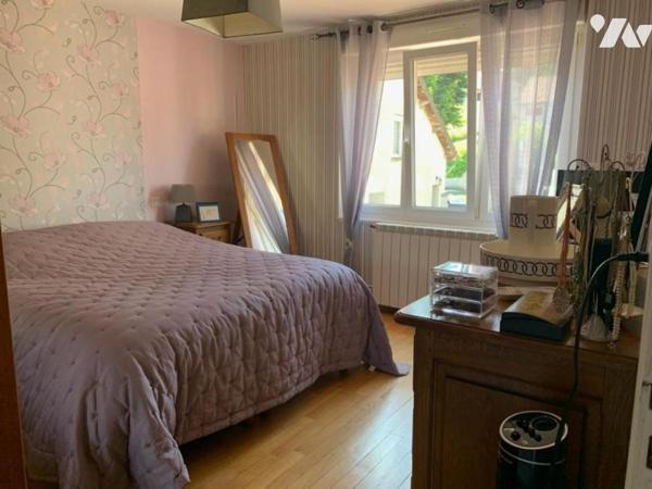 Maison entièrement rénovée avec très grande dépendance à MAREUIL LE PORT