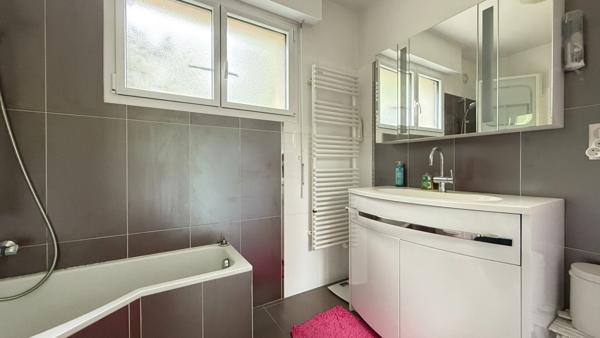 LA ROCHE SUR YON Saint André d'Ornay - Maison 155m², 4 chambres sur terrain 823m²