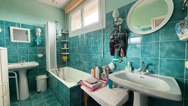 LA ROCHE SUR YON Saint André d'Ornay - Maison 155m², 4 chambres sur terrain 823m²