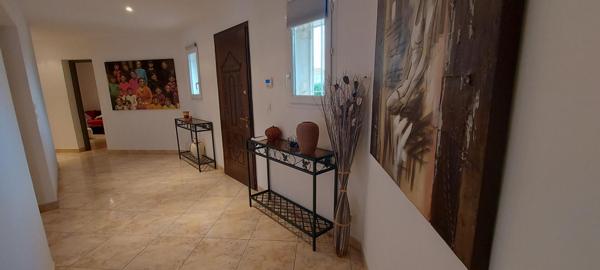 GARD. 30.GENERAC. Belle maison de 184 m2 sur terrain arboré de 1264 m² avec piscine