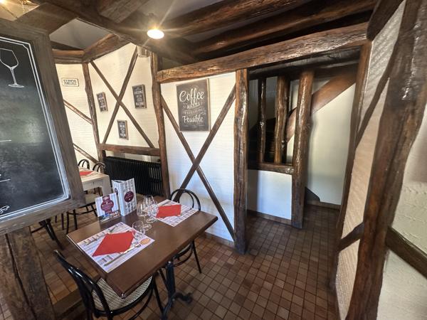 Fonds De Commerce
        
        - 294 m² Exclusivité 330 000 € *