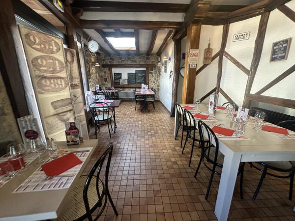 Fonds De Commerce
        
        - 294 m² Exclusivité 330 000 € *