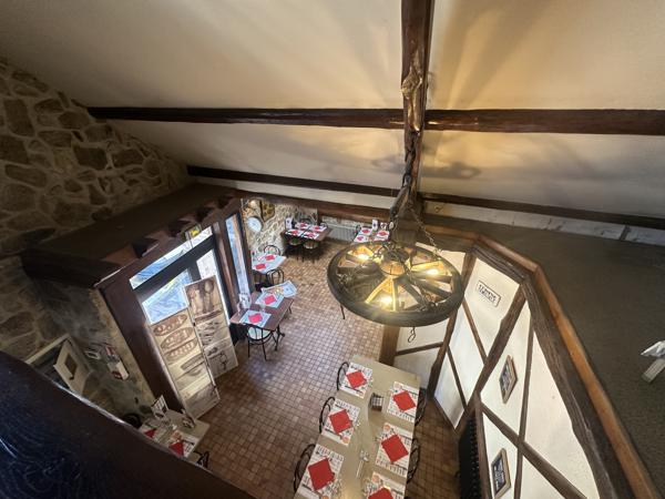 Fonds De Commerce
        
        - 294 m² Exclusivité 330 000 € *