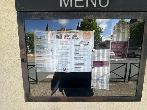 Fonds De Commerce
        
        - 294 m² Exclusivité 330 000 € *