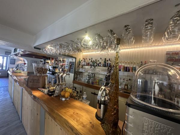 Fonds De Commerce
        
        - 294 m² Exclusivité 330 000 € *