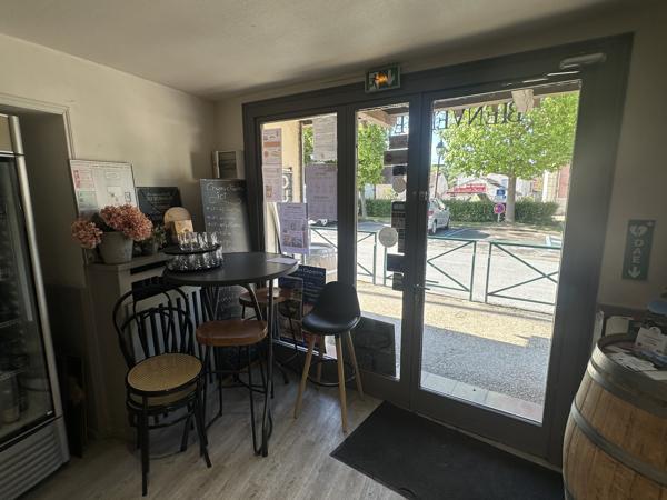 Fonds De Commerce
        
        - 294 m² Exclusivité 330 000 € *