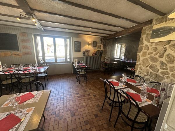 Fonds De Commerce
        
        - 294 m² Exclusivité 330 000 € *