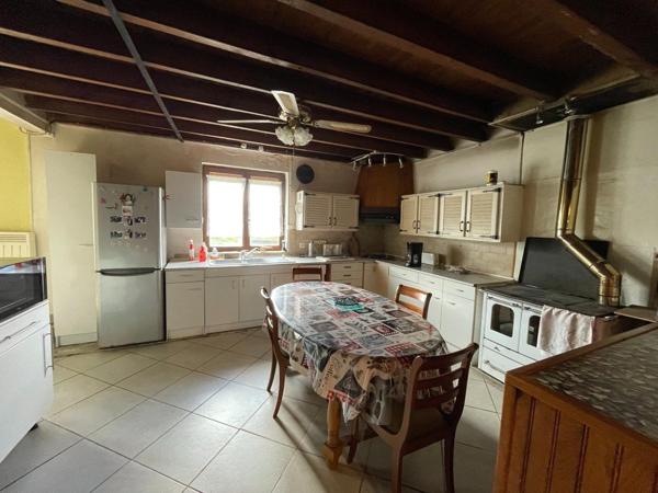 Au cœur de l’Allier, à Murat, venez découvrir cette maison de campagne pleine de potentiel !