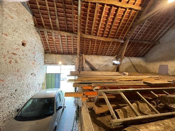 Au cœur de l’Allier, à Murat, venez découvrir cette maison de campagne pleine de potentiel !