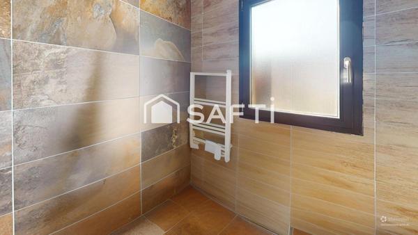 Maison moderne , en très bon état Chambre au Rez de chaussée