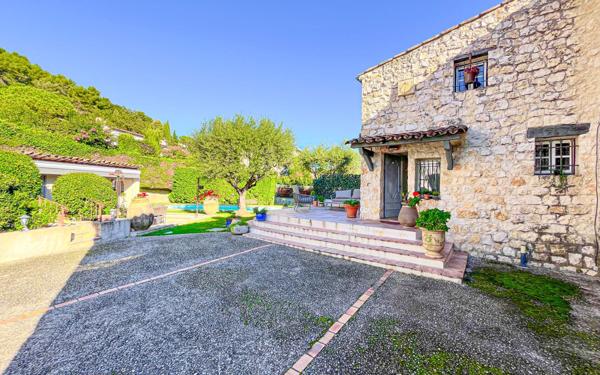 Maison à vendre    7 pièces •  La Colle-sur-Loup