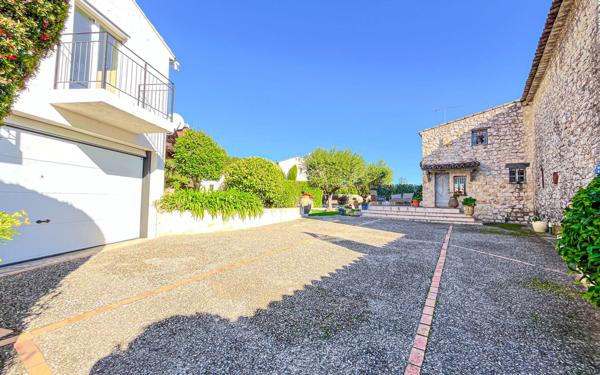 Maison à vendre    7 pièces •  La Colle-sur-Loup