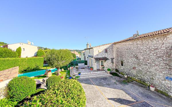 Maison à vendre    7 pièces •  La Colle-sur-Loup