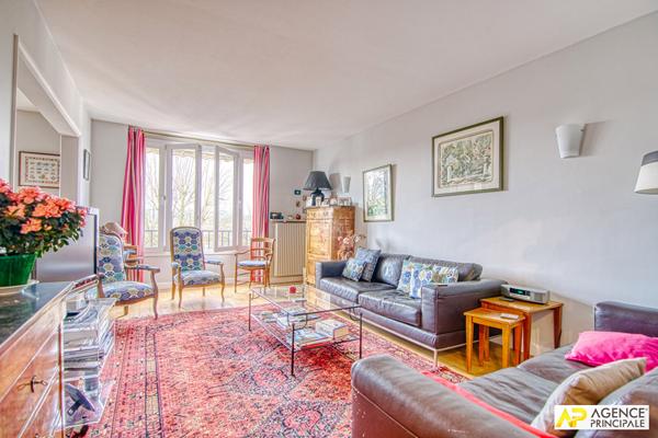 Versailles Avenue de Paris Appartement 7 pièces 139 m² au sol situé au 4ème et dernier étage avec ascenseur, cave et parking en sous-sol €895 000 ** - Référence 25779
