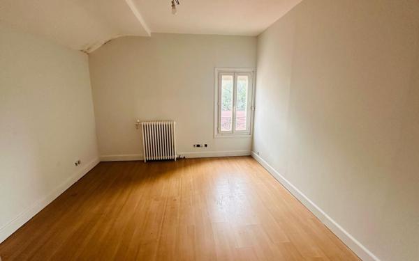 Immeuble à vendre    8 pièces •  Goussainville