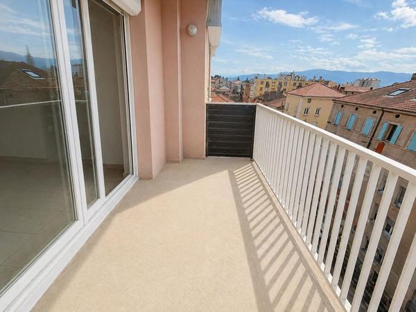 Appartement T4 - 94 m2 avec balcon et garage à Romans Sur Isère