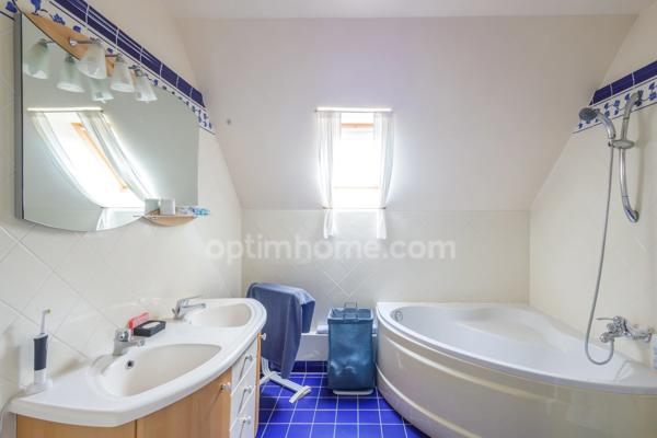 Proximité immédiate de Honfleur - Maison de 115 m2 - 3 chambres - Terrasses - Garage - Carport - Terrain 757 m2 -