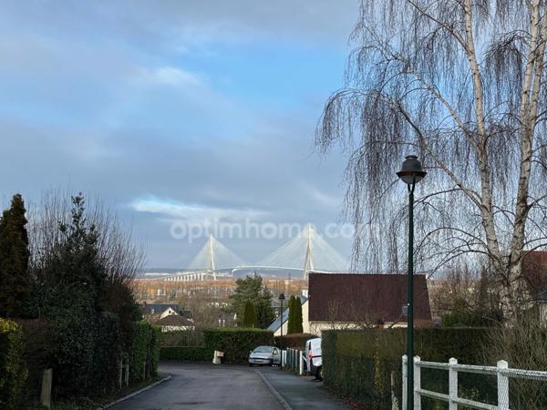 Proximité immédiate de Honfleur - Maison de 115 m2 - 3 chambres - Terrasses - Garage - Carport - Terrain 757 m2 -