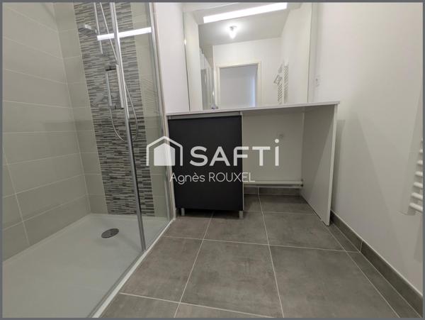 Couëron - dernier étage - terrasse et parkings