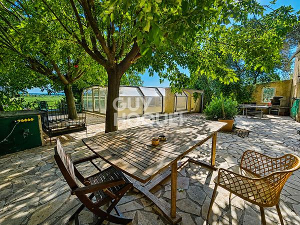 À VENDRE - GRANDE MAISON AVEC PISCINE, ENTRE VIGNES ET GARRIGUE