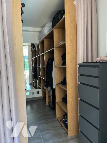 Maison contemporaine de 204 m² hab. dotée d'un espace détente avec piscine couverte (152 m²) 