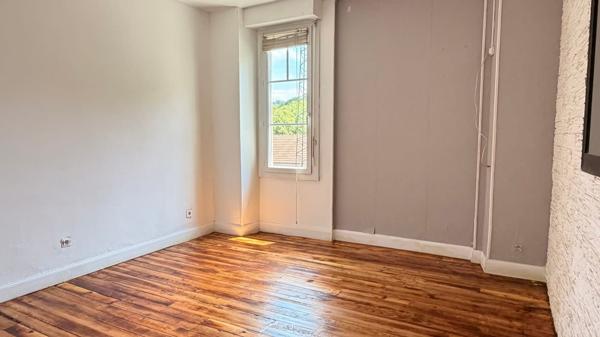 Appartement t4 avec terrasse et parking