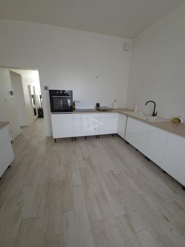 Maison individuelle 145m²-2 chambres, jardin et garage.