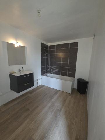 Maison individuelle 145m²-2 chambres, jardin et garage.