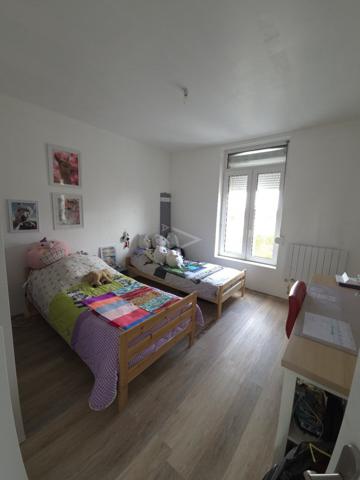 Maison individuelle 145m²-2 chambres, jardin et garage.