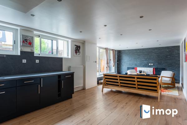 Proximité RER D. Maison de 220m2 avec dépendance et jardin