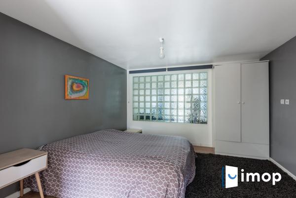 Proximité RER D. Maison de 220m2 avec dépendance et jardin