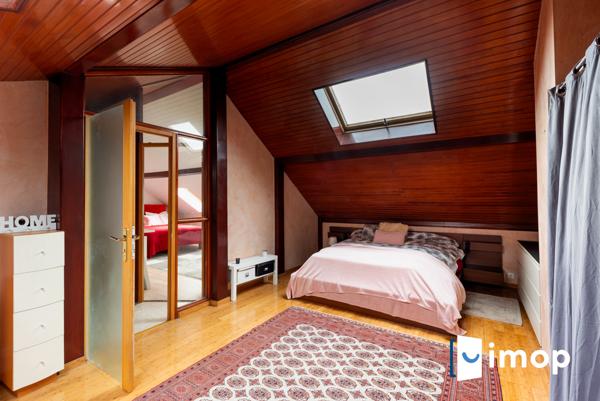 Proximité RER D. Maison de 220m2 avec dépendance et jardin