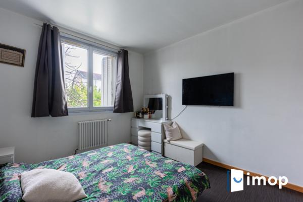 Proximité RER D. Maison de 220m2 avec dépendance et jardin