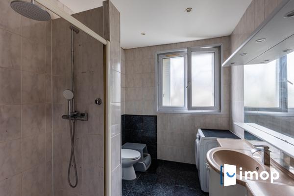 Proximité RER D. Maison de 220m2 avec dépendance et jardin